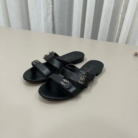 ClASSIC CHANEL SANDALS - Picture 1 of 8